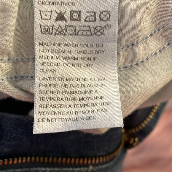 Signature by Levi’s misuse skinny jeans for women. Size 8 medium. 5 pocket. - Picture 9 of 10